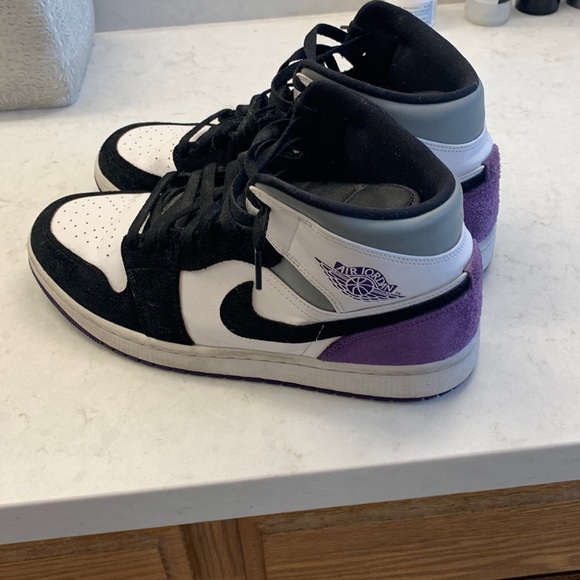 Air Jordan 1 mid top men’s size 11 purple/black - Picture 2 of 8